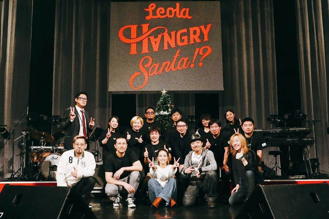 レオラさんのインスタグラム写真 - (レオラInstagram)「Team HANGRY!? 夏のツアーから支えてくれたスタッフの皆さん。 クリスマスライブまで、一緒に完走できたこと、本当に幸せでした！！😌❤️ . 皆さんとライブを作った日々は宝物💐 . #Leola_LaLa #Leola #HANGRYtour #HANGRYSANTA #christmaslive」12月20日 12時58分 - leola_official