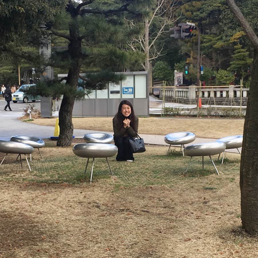 横澤夏子さんのインスタグラム写真 - (横澤夏子Instagram)「#何年か前の写真なんだけど #同じポーズで撮ってた写真あったのよー #このオブジェってどう写真撮ればいいわけー #私は過去二回ともハンカチ落としの図で写真撮りたかったみたいなのよー #うふ！」12月20日 13時07分 - yokosawa_natsuko