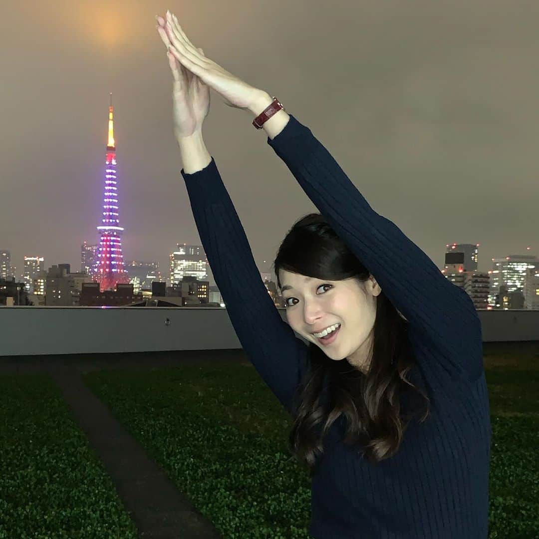 住田紗里さんのインスタグラム写真 - (住田紗里Instagram)「昨日のアベマ倍速ニュース、コメントなど本当にありがとうございます。 会社から見える東京タワー。昨日は赤と青のライトアップで、なんでだろうと理由を考えてました。 年内の倍速ニュースはあと1週間です。  #アベマ倍速ニュース #倍速ニュース #AbemaTV #AbemaNews #Abema #テレビ朝日 #テレ朝 #屋上 から#東京タワー が見えるんです #ライトアップ」12月20日 13時13分 - sarisumita_ex