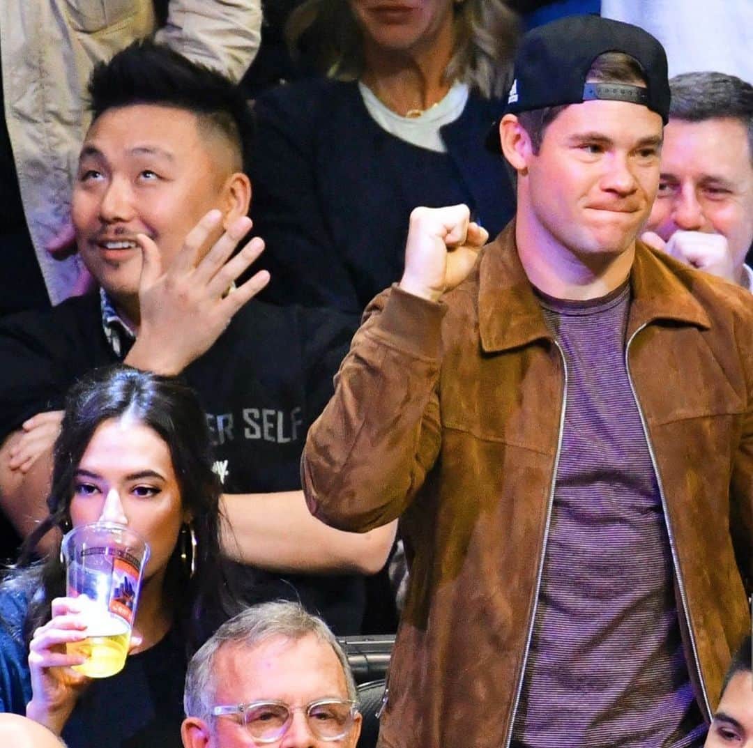 クロエ・ブリッジスのインスタグラム：「We take different approaches to supporting the team. 📸 @allenberezovsky」