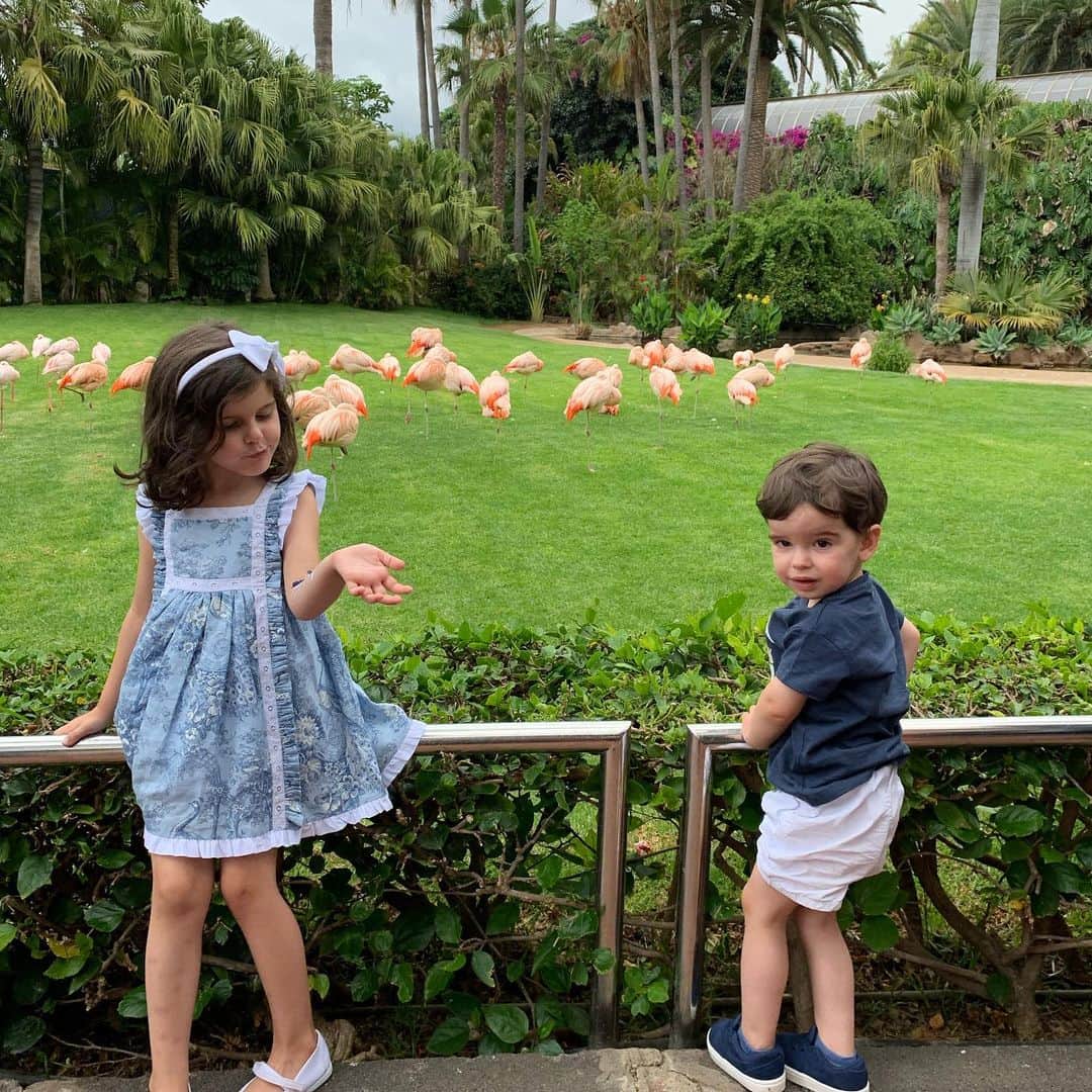 ティボ・クルトゥワのインスタグラム：「Mis amores 👦🏻❤️👧🏻」
