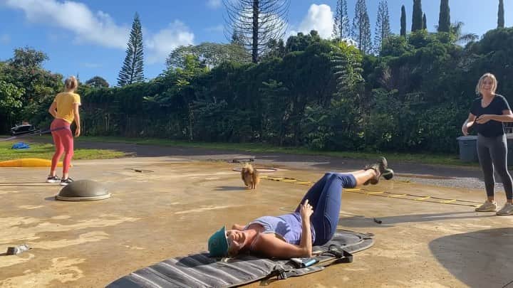 Bethany Hamiltonのインスタグラム：「Girls just wanna have fun and work hard💛👊🏽🤗 @alanarblanchard  @unstoppablethefilm」