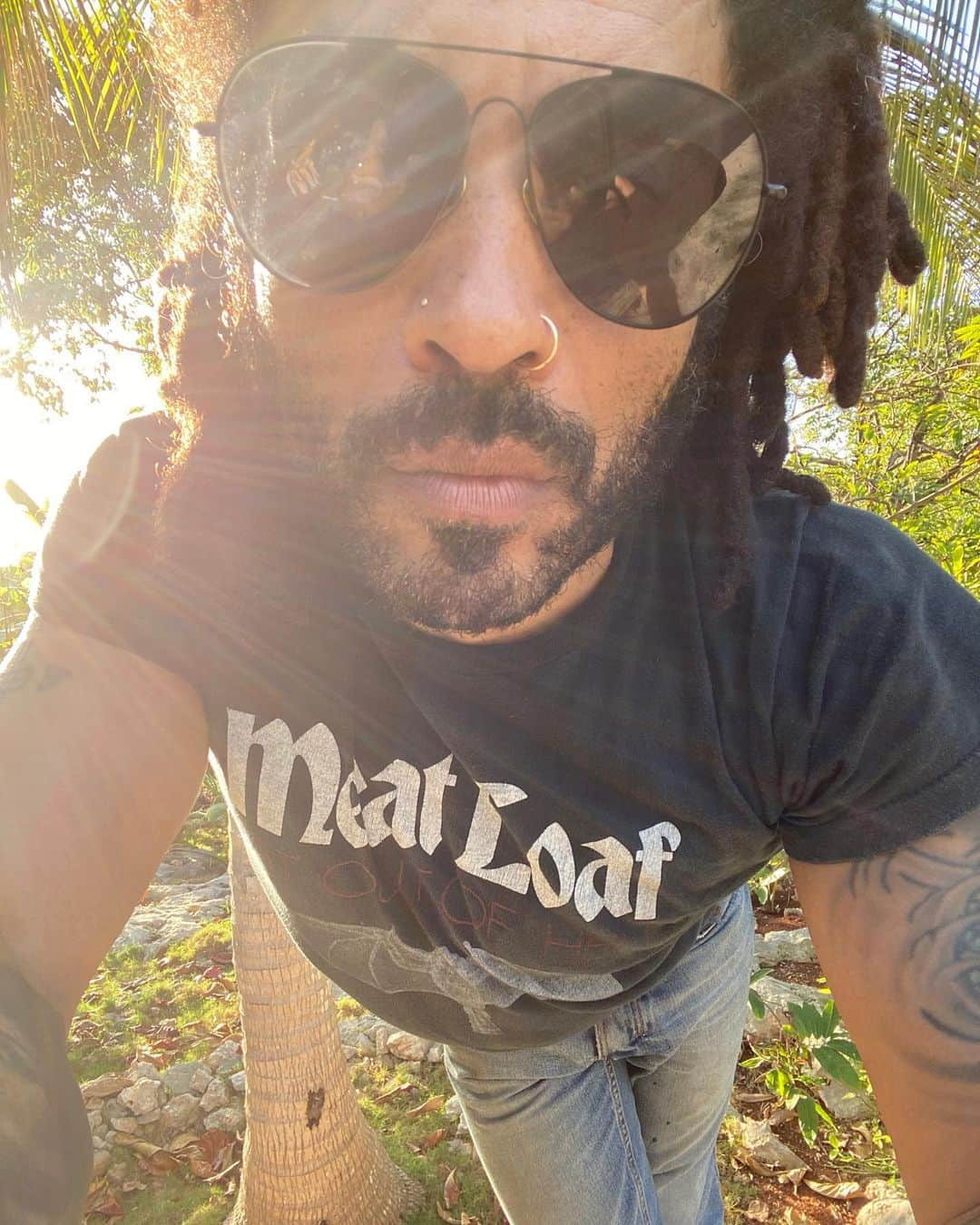 レニー・クラヴィッツさんのインスタグラム写真 - (レニー・クラヴィッツInstagram)「Lookin’ through your belly button window」12月20日 5時39分 - lennykravitz