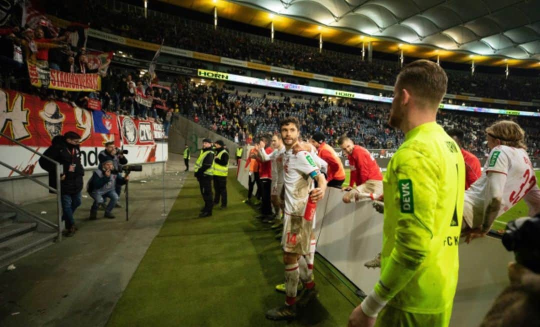 ティモ・ホルンさんのインスタグラム写真 - (ティモ・ホルンInstagram)「Mit Rückenwind 💨 ins letzte Spiel der Hinrunde! @fckoeln #effzeh 🔴⚪️」12月20日 6時40分 - timohorn_1