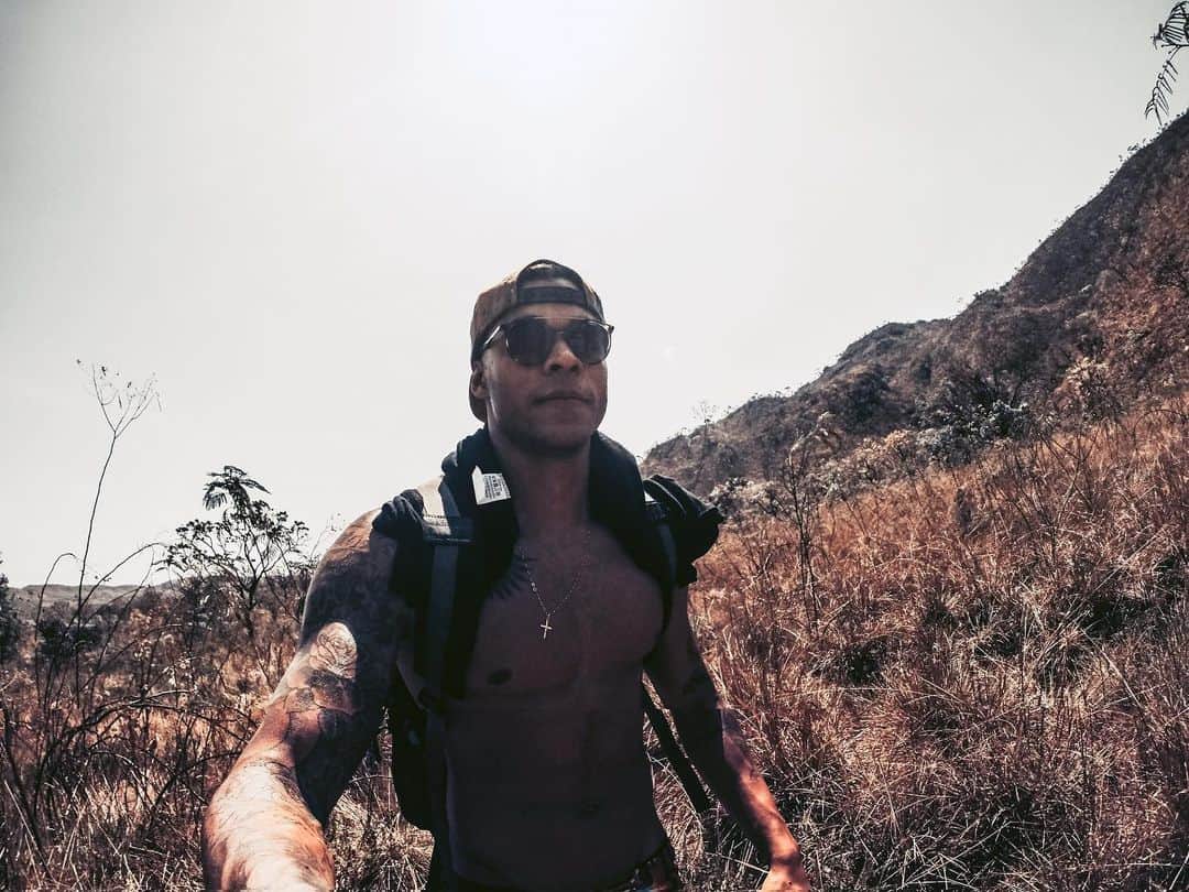 マテウス・サンタナのインスタグラム：「Into the unknown 🍀」