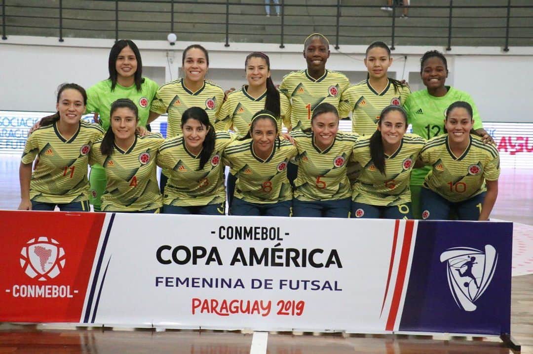 サッカー コロンビア代表チームのインスタグラム：「‪Selección Colombia Femenina de Fútsal disputará el tercer y cuarto puesto de la @CopaAmerica. 🇨🇴⚽️‬」