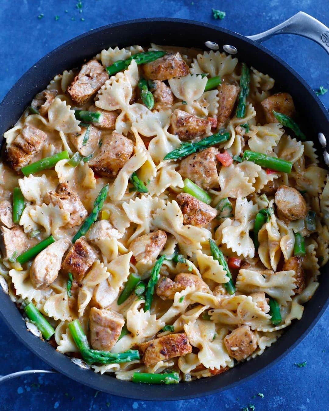 Easy Recipesさんのインスタグラム写真 - (Easy RecipesInstagram)「Easy One Pot Chicken Fajita Pasta, ready in 30 minutes! Super filling and kid friendly! Grab the full recipe from the link in my bio.  https://www.cookinwithmima.com/creamy-one-pot-chicken-fajita-pasta/」12月20日 7時25分 - cookinwithmima