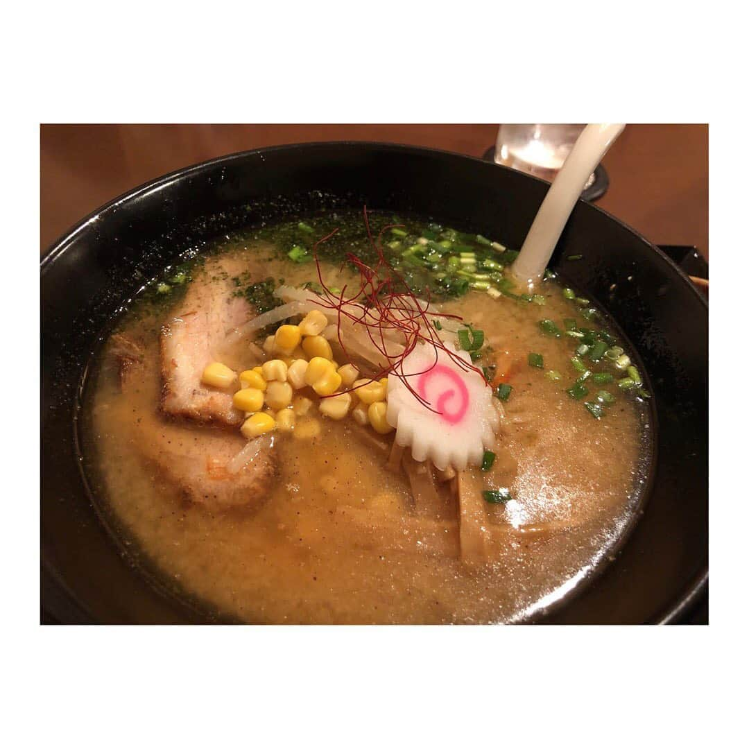 宇賀なつみさんのインスタグラム写真 - (宇賀なつみInstagram)「. . 深夜ラーメンの背徳感よ。 . 久しぶりにやっちゃった〜〜 美味しかったなぁ〜 楽しかったなぁ〜 . 年末だもんね。 ご褒美、ご褒美。 . 私らしく生きていくのだ。 . . #赤湯ラーメン  #辛味噌ラーメン  #深夜ラーメン」12月20日 7時52分 - natsumi_uga