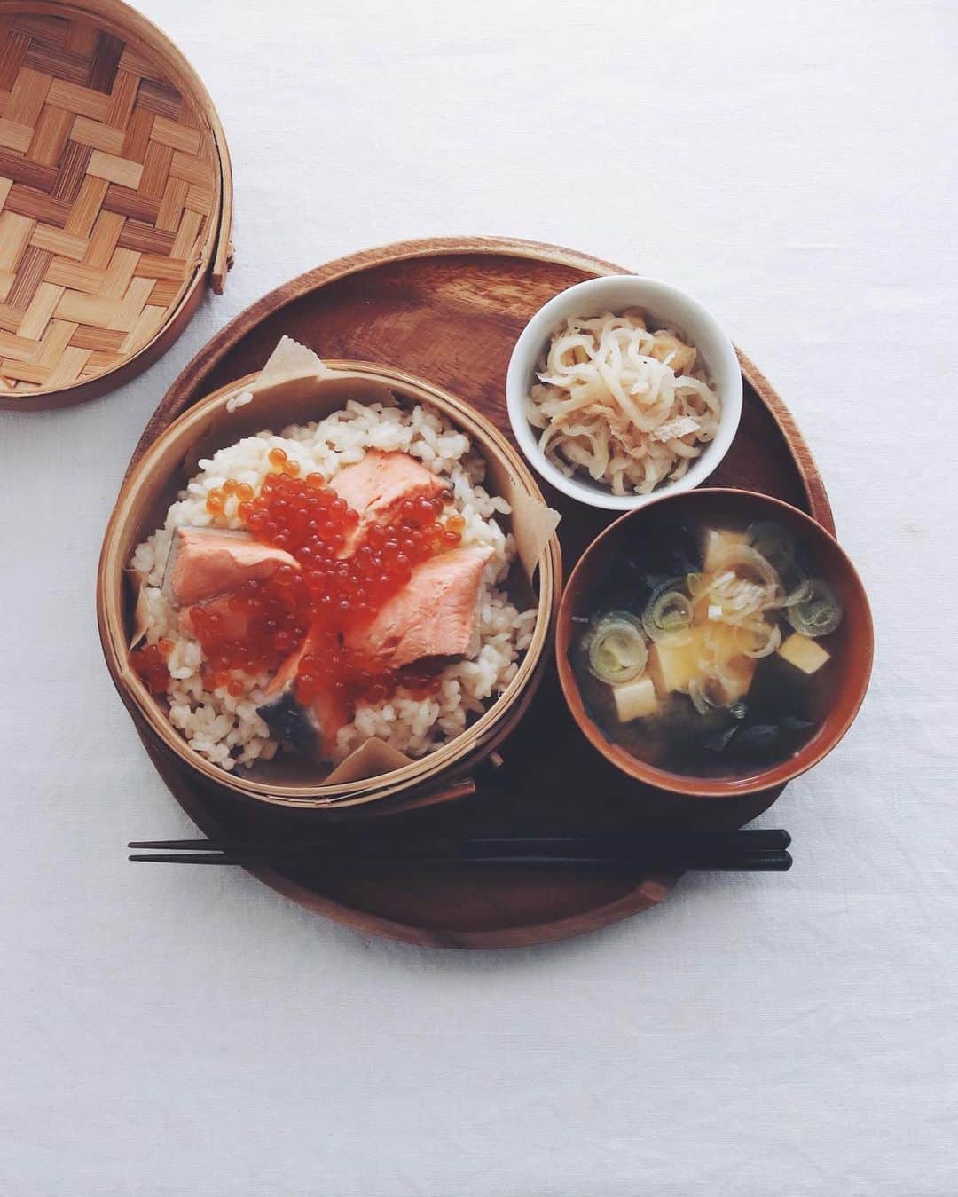 樋口正樹さんのインスタグラム写真 - (樋口正樹Instagram)「harako meshi . 今朝ははらこ飯、 わかめの味噌汁 ...