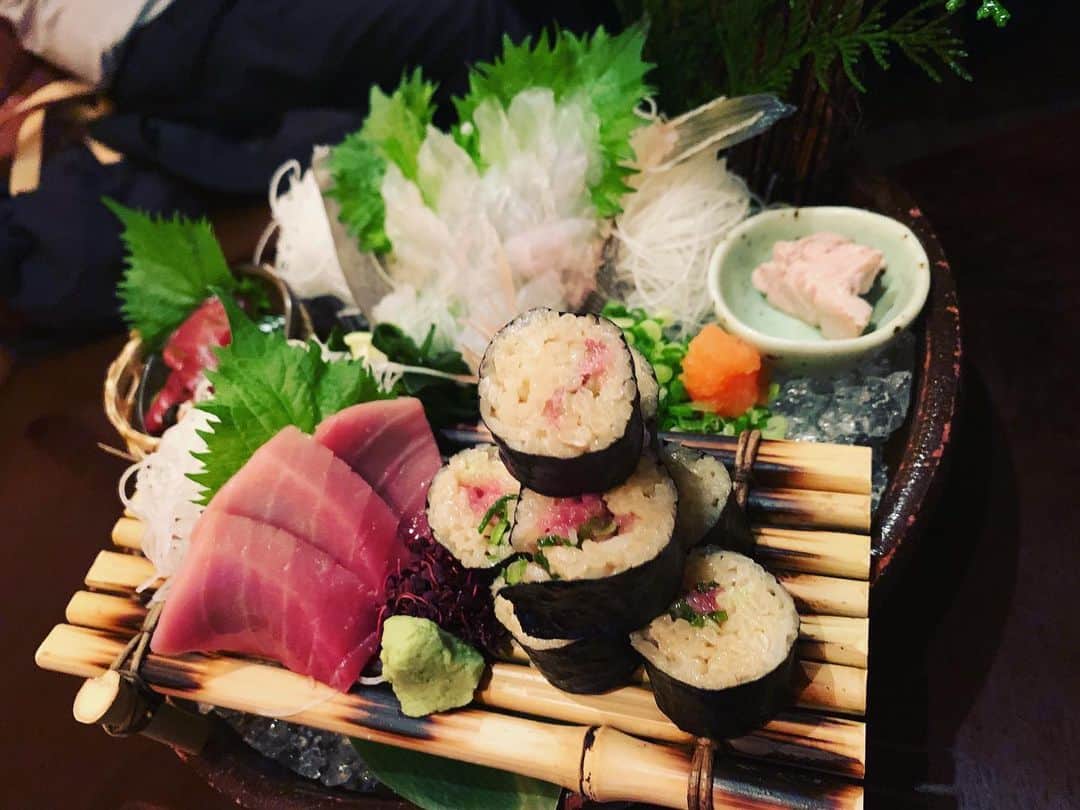 小林唯さんのインスタグラム写真 - (小林唯Instagram)「神田でカワハギとマグロ三点盛り。美味しい。」12月20日 13時37分 - yui3651