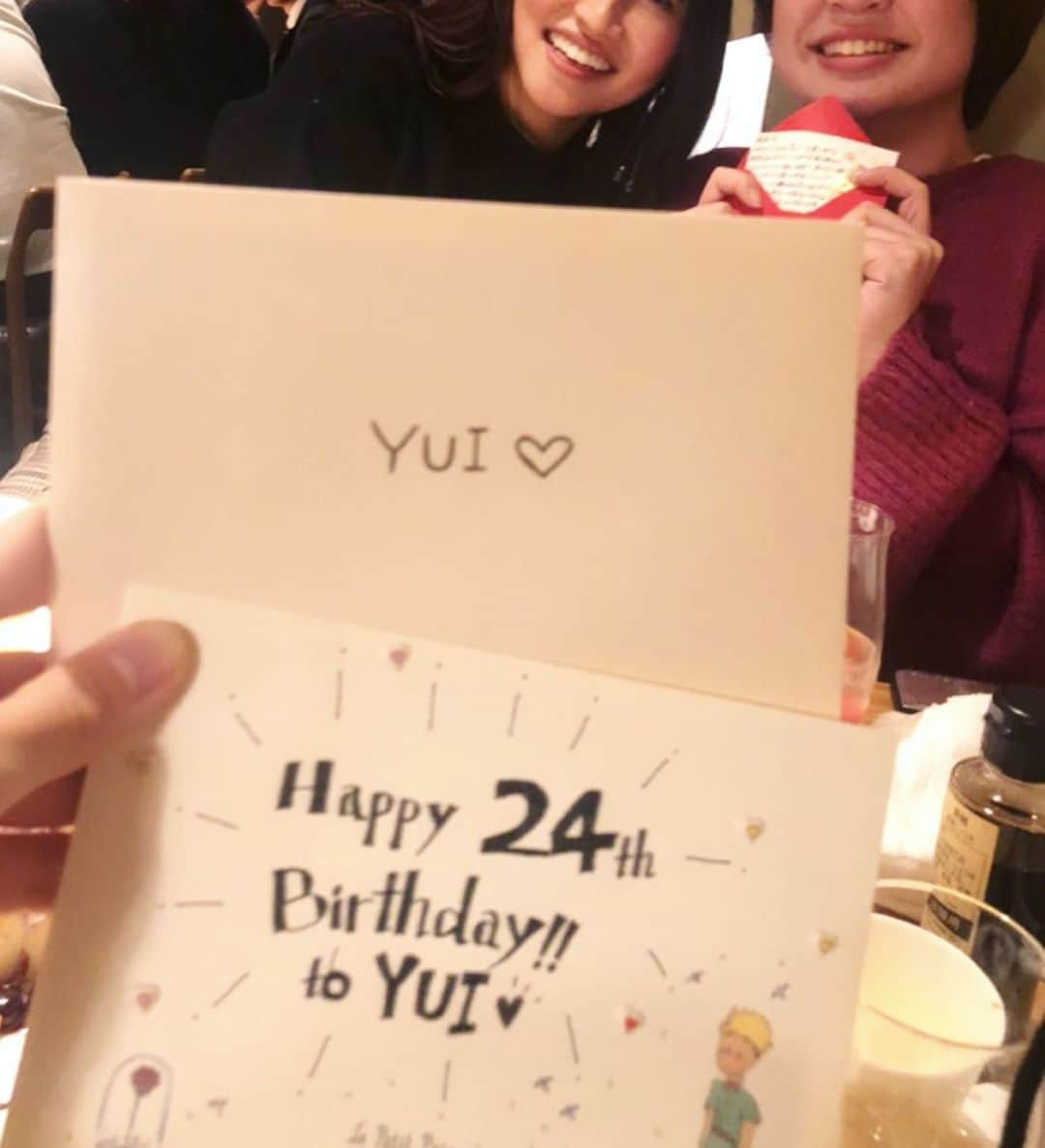 左近鈴乃さんのインスタグラム写真 - (左近鈴乃Instagram)「. 最近お誕生日の友達が多くて、 お祝いする度お祝い出来るのって 幸せやなあと思う…🥺💌 . . 裕結お誕生日おめでとう❤︎ とっっても家族想いで、 私も辰巳家みんな好き。笑 いつでも明るくて、男前で（笑）、 思いやりで溢れてて、 いつもハッピーを振りまいてくれてありがとう😘 . #happybirthday #24th #1220  #あゆちゃんと念願のコラボ」12月20日 8時28分 - suzuno_sakon