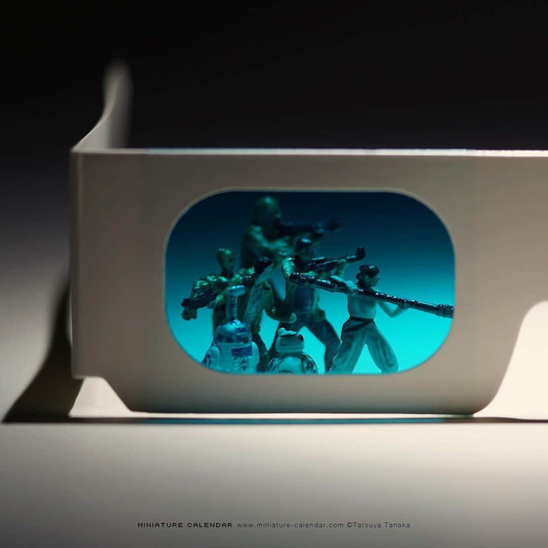 田中達也さんのインスタグラム写真 - (田中達也Instagram)「. 12.20 fri “STAR WARS 3D?” . スターウォーズ3D？ . #スターウォーズ #スカイウォーカーの夜明け #3Dメガネ #STARWARS #TheRiseOfSkywalker #3Dglasses . No spoilers. So close the comment field.😌🙏 . ─────────────── 《Exhibition info》 . 【微型展 2.0 台中站】 MINIATURE LIFE EXHIBITION2 in Taichung ❗️It’s start today❗️ 12.20 fri - 3.1 sun 〈12.20 fri ,Signing Event!〉 at 台中文化部文化資產園區 國際展演館 #微型展 #田中達也微型展 . 【small MUJI vol.1“Miniature”】 11.8 fri - 2.29 sat at MUJI Kamppi Helsinki #smallMUJI #MUJIKamppiHelsinki . ─────────────── 《Coming Soon》 . 【MINIATURE LIFE展 in 宮崎】 MINIATURE LIFE EXHIBITION in Miyazaki 12.27 fri - 1.8 wed at 宮崎山形屋 . 【MINIATURE LIFE展 in 千葉】 MINIATURE LIFE EXHIBITION in Chiba 12.28 sat - 1.8 wed at そごう千葉店 #MINIATURELIFE展 #ミニチュアライフ展 .」12月20日 8時51分 - tanaka_tatsuya