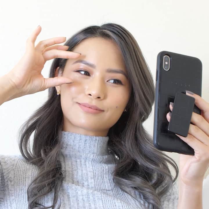 のインスタグラム：「Online shopping can be difficult sometimes but I had the pleasure of working with @sparkacreators and @warbyparker to try the new virtual try-on feature. Thanks to this cool feature, I found my new favorite shades. 😎💕 All you have to do is go to Warby Parker's IG and click on the shopping icon. As you shop through, you can virtually try on their glasses!  It's so fun and easy since it's so similar to story filters! Have fun! 😜」