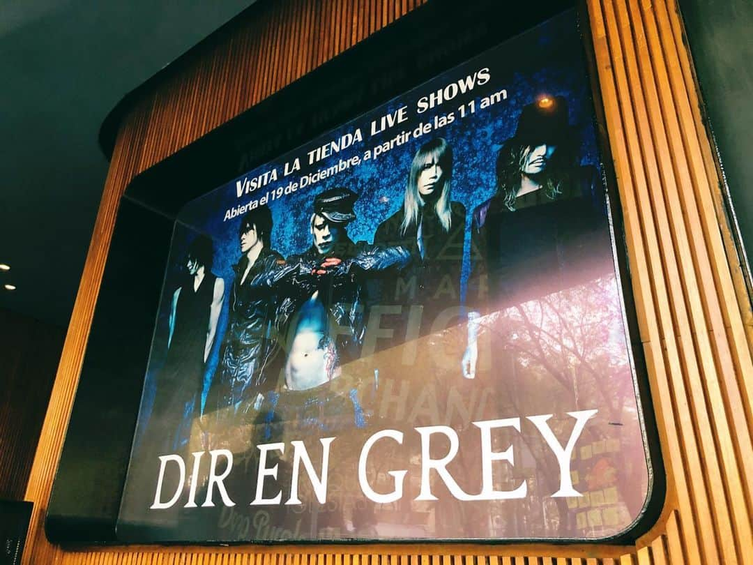 DIR EN GREYさんのインスタグラム写真 - (DIR EN GREYInstagram)「‪本日！“TOUR19 This Way to Self-Destruction”、NORTH AMERICA編🇺🇸のツアーファイナル、MEXICO🇲🇽公演！12月5日から始まった北米ツアーも遂に今日のメキシコにて幕を閉じます！🙌最終日、Noche calienteにしましょう🔥🔥🔥‬ ‪テキーラ大好き(？)マネージャー藤枝‬ ‪#DIRENGREY ‬ #ThisWaytoSelfDestruction #NORTH_AMERICA #MEXICO」12月20日 9時06分 - direngrey_official