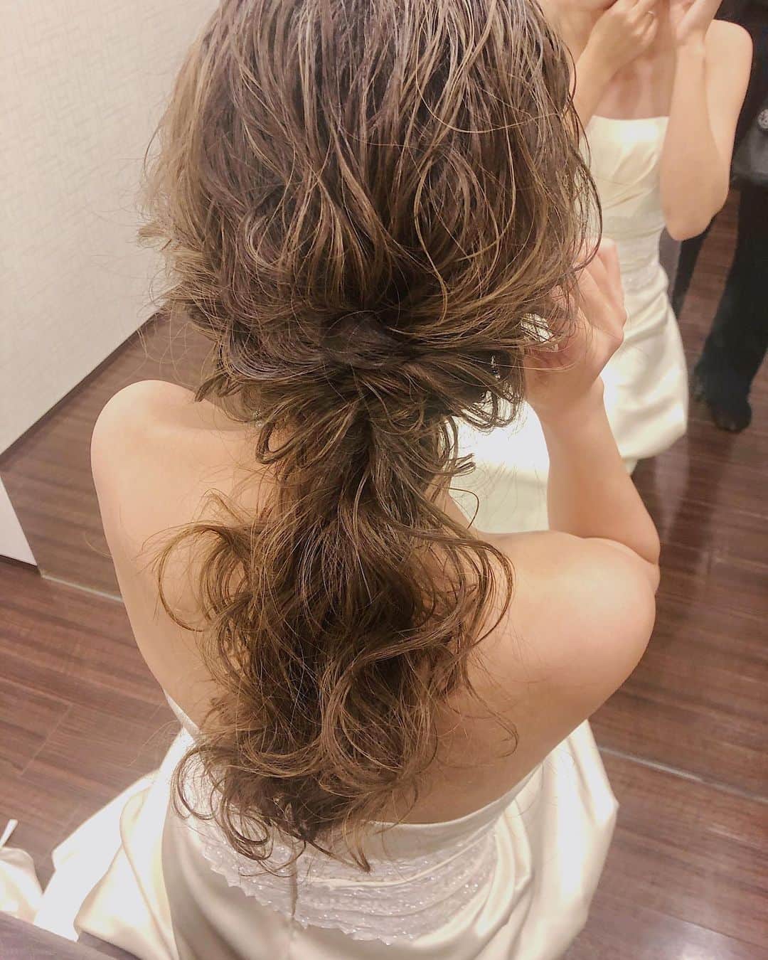 のインスタグラム：「花嫁ヘア👰 #sakinchohair #hairarrange#hair#arrange#hairset#ヘアアレンジ#アレンジ#ヘアセット#豊橋#美容室#ヘアメイク#出張ヘアメイク#ブライダルヘア#ウェディングヘア#結婚式#花嫁#花嫁ヘア」