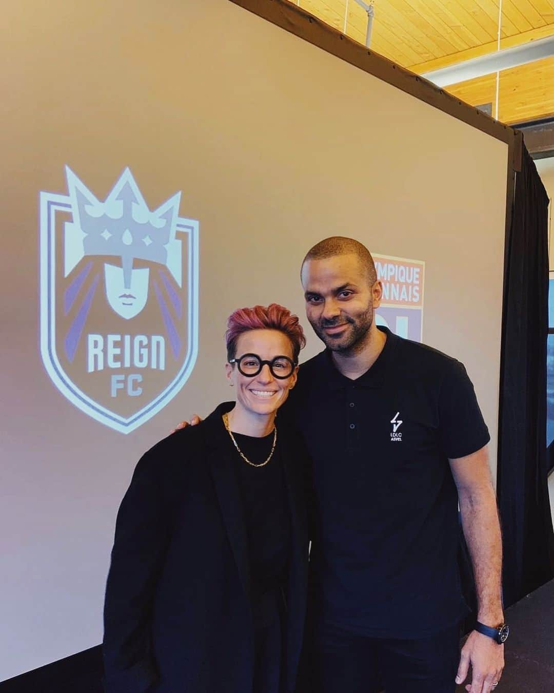 トニー・パーカーさんのインスタグラム写真 - (トニー・パーカーInstagram)「Very happy to be an owner of the new partnership between @reignfc and @ol - @olfeminin ⚡️⚽️👩🏻‍🎤 #legend #soccer #womenoftheyear #history」12月20日 9時46分 - _tonyparker09