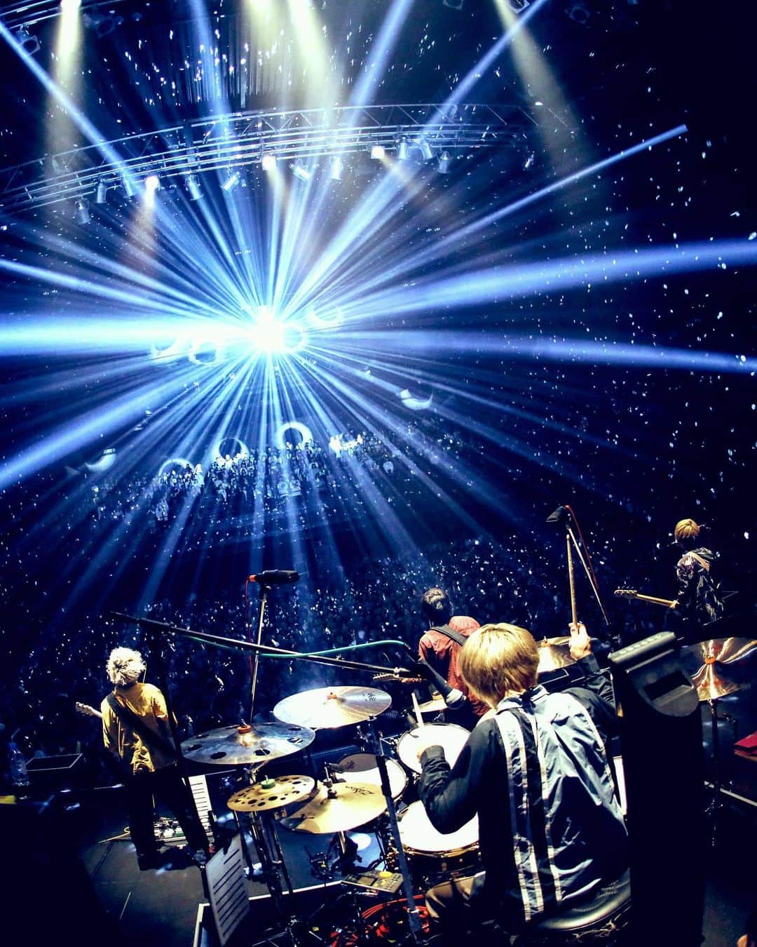 KEYTALKのインスタグラム：「‪・ DON'T STOP THE MUSIC TOUR ‬ ‪熱狂パワフルKEYTALK 2019 ‬ ‪～本当にダイジョーブ?? 爆発寸前!! 武正の足爆弾～‬ ・ ‪12/13 Zepp Osaka Bayside ・ ‪photo by @sotarogoto」