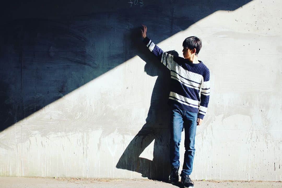 yukaさんのインスタグラム写真 - (yukaInstagram)「明暗を分ける、と言うけれど… そんなはっきり分けられる事ばかりではないよね。(ぼそっ) ・ ・ ・ #ポートレート #ポートレート男子 #kosai_photo2019  #instagramjapan  #igersjp #indies_gram  #team_jp_ #vsco #ザ壁部 #息子grapher」12月20日 9時48分 - yuka_ff