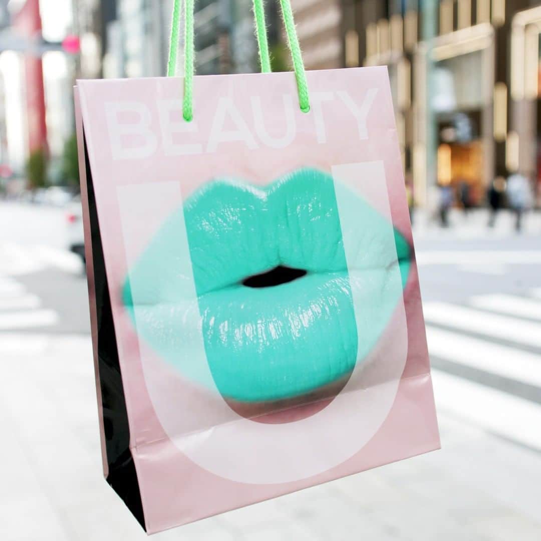 BeautyUさんのインスタグラム写真 - (BeautyUInstagram)「BeautyUのオリジナルショッパーは、ピンク色と緑色の２種類があるんです👄 お買い物後は、おしゃれなショッパーを銀座お散歩のお供に💛 ・ ・ #銀座 #BeautyU #マツキヨ #マツモトキヨシ #Ginza #Tokyo #Japan #Makeup #Cosmetics #コスメ好き #コスメ好きさんと繋がりたい #コスメ紹介 ・ #ショッパー #オリジナル #唇 #リップ」12月20日 10時00分 - beautyu_lab