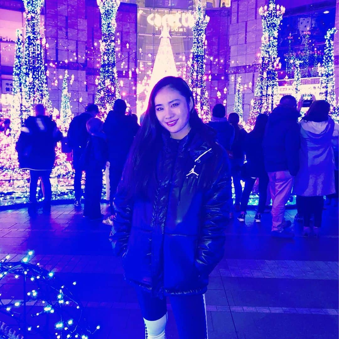 角田聖奈さんのインスタグラム写真 - (角田聖奈Instagram)「カレッタ汐留🎄 今年は大好きなAladdinで嬉しい🧞‍♀️💙💜🕌💫 今年見たイルミネーションの中でここが1番だ🥰 #Aladdin #アラジン #イルミネーション #カレッタ汐留 #汐留 #クリスマス #アラジン映画もう7回みた」12月20日 10時03分 - seina1105