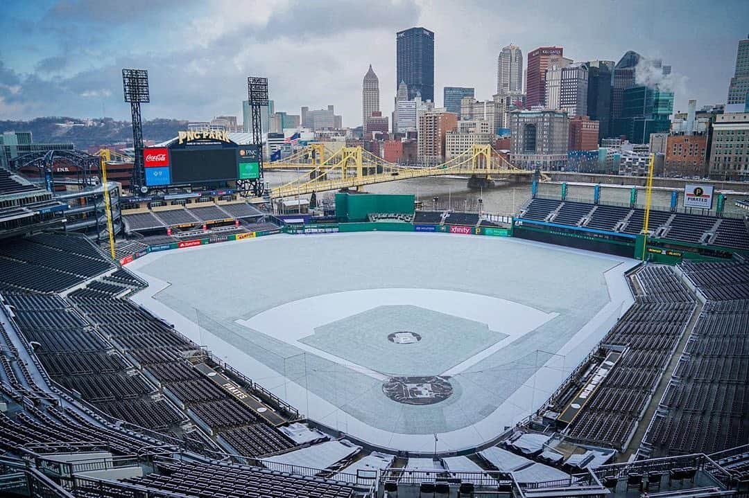 MLBさんのインスタグラム写真 - (MLBInstagram)「A beautiful sight at any time of the year. ⛄️ (📸: @pittsburghpirates)」12月20日 10時47分 - mlb