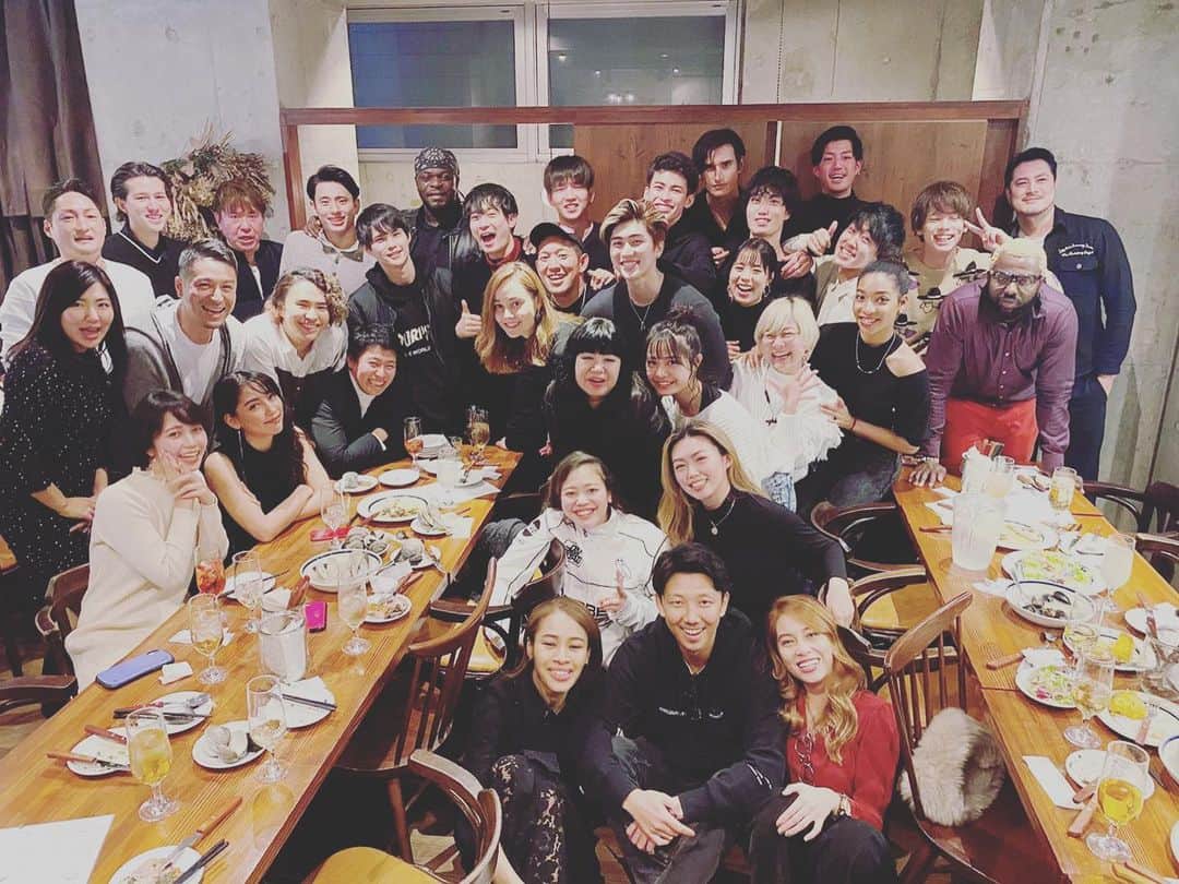 磯貝直輝のインスタグラム：「‪NAVY忘年会全体写真♪‬ ‪#navy #忘年会　#集合写真　#美女　#美男　#芸能　#事務所 ‬」
