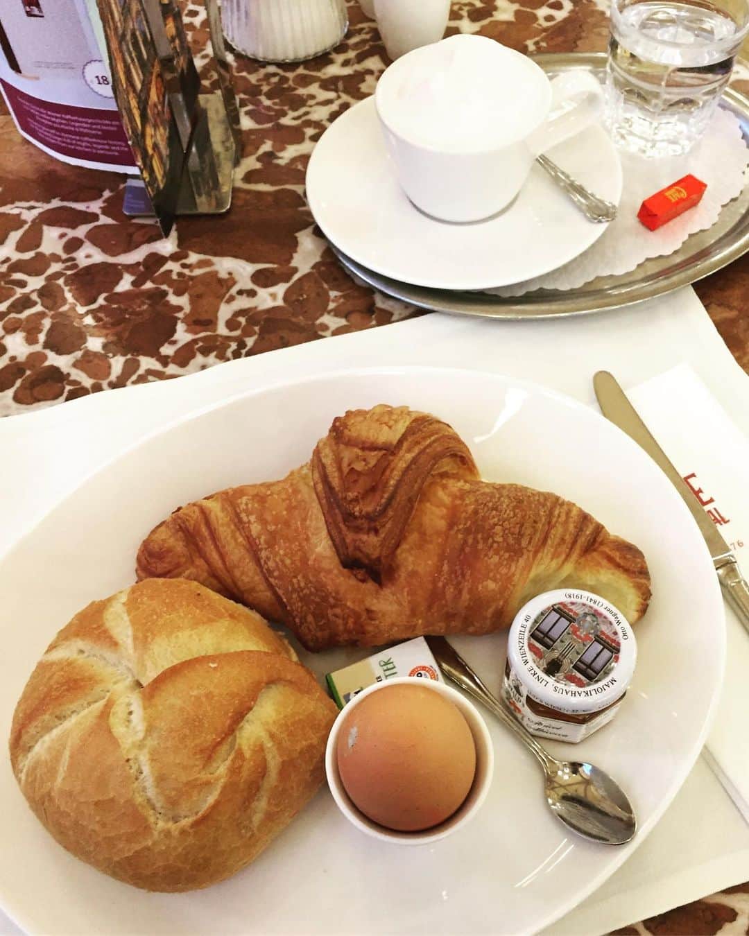 大森美希さんのインスタグラム写真 - (大森美希Instagram)「Viennese breakfast ☕️#cafecentral #wien #vienna #vienna #coffee #breakfast #cafe #ウィーンの朝ごはん #朝食 #コーヒー #カフェ #ウィーン #ウィーン旅 #ウィーン旅行 #ウィーンのカフェ」12月20日 22時46分 - mikiomori_