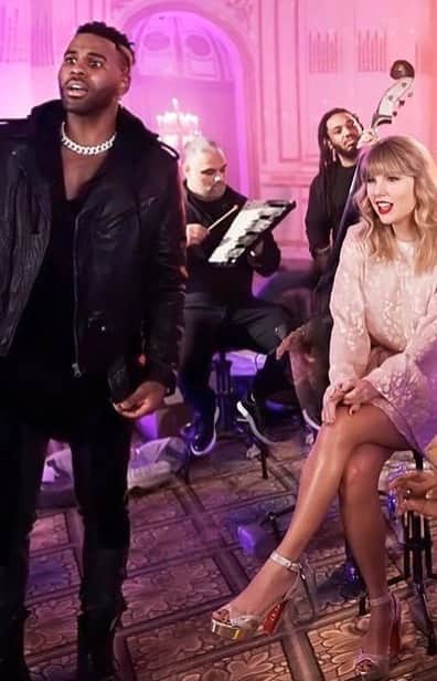 ジェイソン・デルーロのインスタグラム：「Did a version of “Memory” playing classroom instruments with @taylorswift @jimmyfallon @iamjhud @j_corden @frankiegoestohayward」