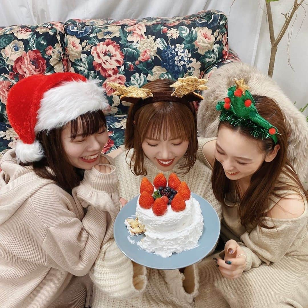 古川貴絵さんのインスタグラム写真 - (古川貴絵Instagram)「Christmas party 🎅🏻 あみあやとケーキつくった❤︎ 笑いすぎてまともな写真なし。笑」12月20日 21時27分 - _kiegram