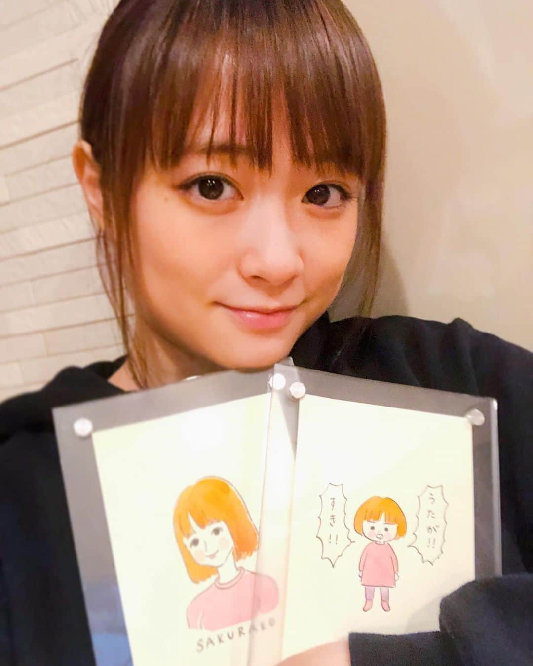 大原櫻子さんのインスタグラム写真 - (大原櫻子Instagram)「こやまこいこ先生 私を描いてくださいました、、 小さい頃と今の私。 嬉しい、、 嬉しすぎる、、 ありがとうございます！！ 帯文、書かせていただきました。 『次女ちゃん　ろくさいのじかん』 本当に本当にだいすきです。」12月20日 21時28分 - sakurako_ohara