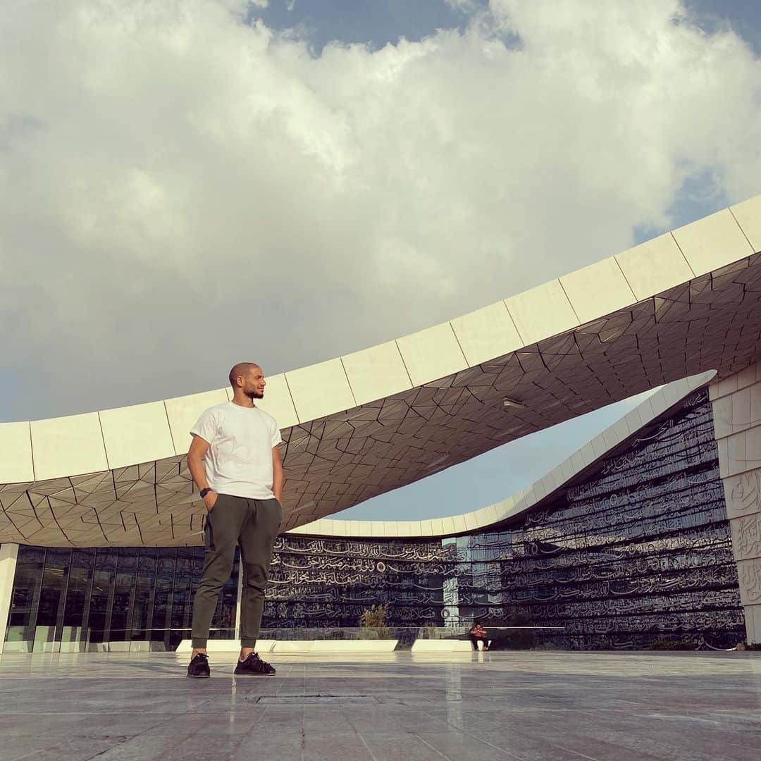 アドレーヌ・グェディウラさんのインスタグラム写真 - (アドレーヌ・グェディウラInstagram)「Beautiful and Impressive Mosque in @qatarfoundation #subhanallah 🤩🕌 #doha #qatar #educationcity #qatar2022 #duas」12月20日 21時32分 - adleneg17