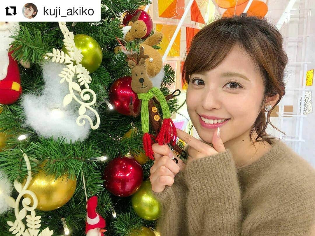 岡山放送さんのインスタグラム写真 - (岡山放送Instagram)「#Repost @kuji_akiko (@get_repost) ・・・ * めざましのスタジオに ツリーが登場していたの お気づきでしたか？🎄 ブラウンのニットを着ていたら、 「ツリーのトナカイに似てますね」 と言われたので一緒に📷🦌 オーナメントのトナカイの顔が 絶妙なゆるさで お気に入りです❤︎笑 * #めざましテレビ 明日は #めざましどようび  #クリスマスツリー #オーナメント  #フジテレビ系列#FNS#8ch#OHK#岡山放送」12月20日 21時42分 - ohk_official