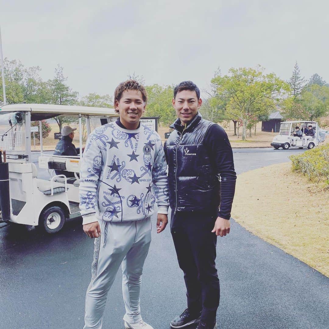 のインスタグラム：「昨日竹尾プロとゴルフ行ってきました😊 うますぎた！ 勉強になりました！！！！ またよろしくお願いします🥺  #竹尾プロ#-10 #太一#きゃみさん #ちなみに僕は92でした#ベスト」