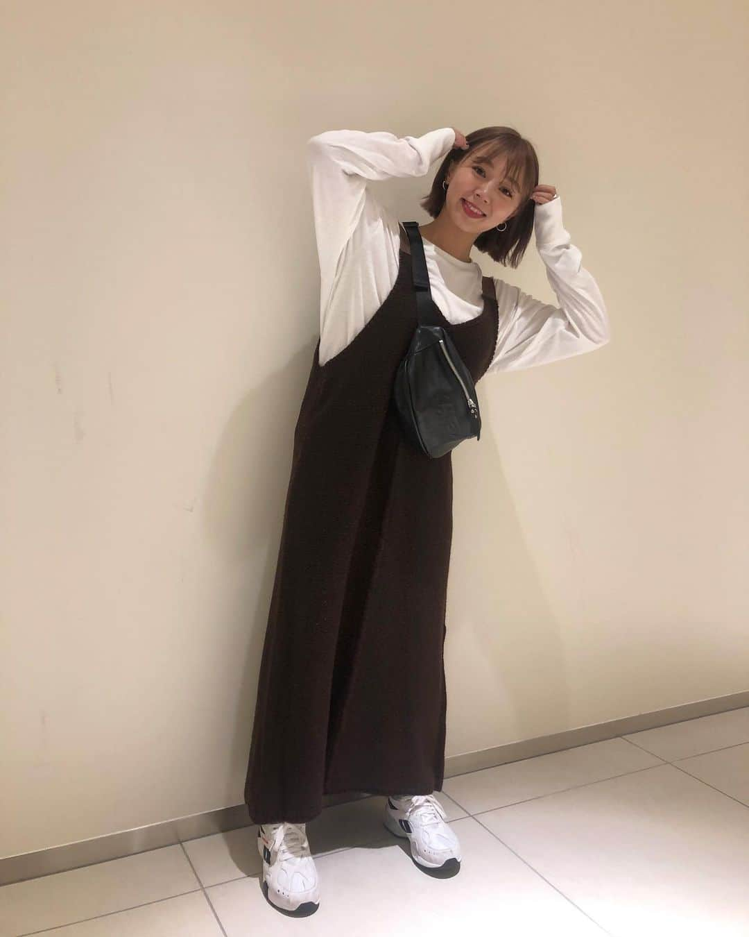 橋本愛奈さんのインスタグラム写真 - (橋本愛奈Instagram)「だいすきな先輩、 高橋愛さんがデザインされた ワンピース着ました🤎 身長が低いわたしでも抵抗なく 縦のラインもしっかり出て サラッと着れるニットワンピース。 とってもお気に入りです〜〜 (3枚目笑いすぎじゃん、どうした) #いつかのハシモト #低身長 #152cmコーデ」12月20日 21時47分 - aina_hashimot0