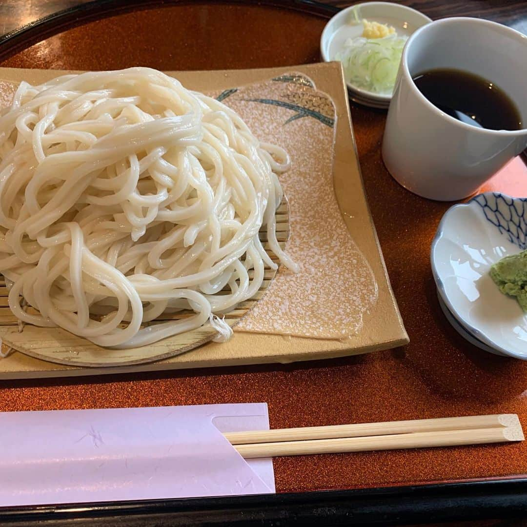 森高千里さんのインスタグラム写真 - (森高千里Instagram)「「この街」TOUR 2019﻿ 山形県　荘銀タクト鶴岡（鶴岡市文化会館）大ホールでのコンサートでした。﻿ ﻿ 今日も盛り上がりました〜！鶴岡の皆さんありがとうございました！！﻿ ﻿ 昨年出来た、田んぼの中のホテル SHONAI HOTEL SUIDEN TERRASSEや、お洒落な建物が街の中にたくさんあって、とても素敵な街でした。﻿ 田んぼには白鳥がいて、飛び立つ姿も見れました！ 間近で見たのは初めてだったので、感激しました。﻿ 行きたかった世界一の加茂水族館のクラネタリウム、クラゲの種類がたくさんあったのには驚きました。﻿ クラゲの赤ちゃんに癒されました。﻿ ﻿ 金沢屋の麦切り、芋煮、鶴岡の野菜、だだちゃもち、だだちゃフィナンシェ、栃栗大福、きりさんしょ、だだちゃまんじゅう、シルバーベル、おひな菓子、オランダせんべい、からからせんべい、おしどりミルクケーキ　﻿ みんな美味しかったです。﻿ ﻿ また、ゆっくり鶴岡に遊びに来たいです。﻿ ﻿ ﻿ 「この街」TOUR 2019ツアー！﻿ 明日はいよいよ、最後の宮城県「仙台サンプラザホール」です。﻿ ﻿ ﻿ #chisatomoritaka﻿ #森高千里﻿ #この街TOUR2019﻿ #山形県﻿ #荘銀タクト鶴岡 #鶴岡市文化会館﻿ #SHONAIHOTELSUIDENTERRASSE﻿ #田んぼの白鳥﻿ #金沢屋の麦切り﻿ #芋煮﻿ #おいしい野菜﻿ #木村屋のだだちゃもち・だだちゃフィナンシェ・栃栗大福・マロン﻿ #藤田菓子舗のきりさんしょ﻿ #HOUSE清川屋のだだちゃまんじゅう・だだっ子・だだっパイ・出羽の月﻿ #たまこんにゃく﻿ #シルバーベル﻿ #遠州屋のおひな菓子﻿ #酒田米菓のオランダせんべい﻿ #宇佐美煎餅店のからからせんべい﻿ #日本製乳のおしどりミルクケーキ　﻿ #加茂水族館のクラゲ﻿ #クラネタリウム﻿ ﻿」12月20日 21時57分 - chisatomoritaka_official