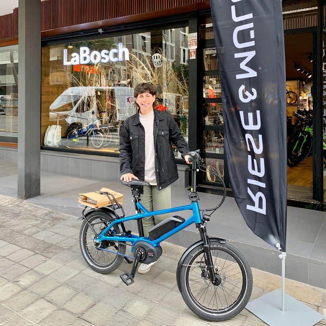 カルラ・スアレス・ナバロさんのインスタグラム写真 - (カルラ・スアレス・ナバロInstagram)「Encantada con esta 🚲 eléctrica @riesemuller. Perfecta para moverse por la ciudad. ¡Pueden encontrar los mejores modelos en @labosch_bike! 🚴🏻‍♀️♻️🔋⚡️ ⠀  #ebike #ebikelife #ecofriendly #ecolifestyle #sustainable #urbanmobility #rieseundmuller #bcn #picoftheday」12月20日 22時10分 - carlasuareznava