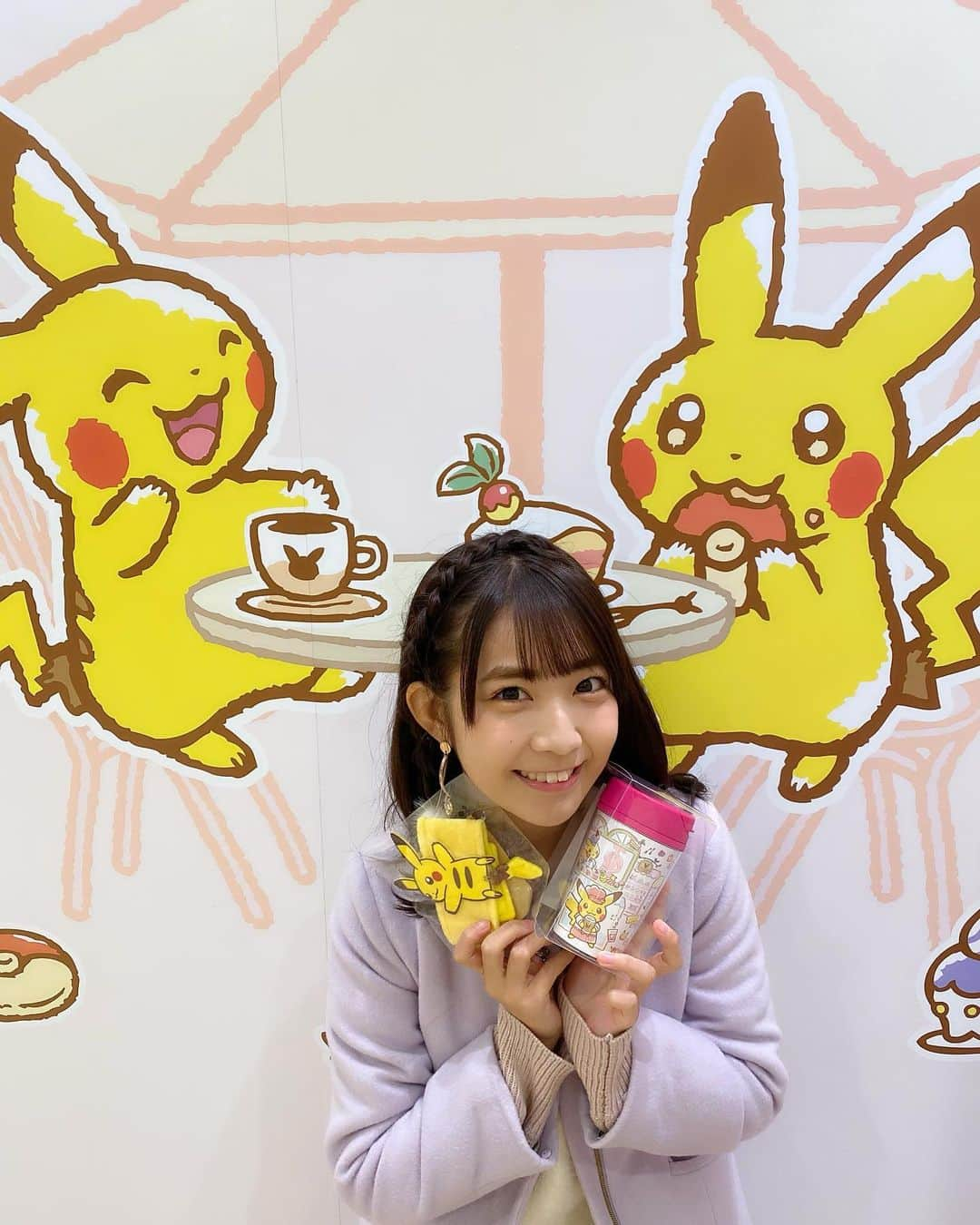 天羽希純さんのインスタグラム写真 - (天羽希純Instagram)「池袋サンシャインシティにあるポケモンカフェ行ってきたー！ 昨日がOPENだったということでラッキー💓  #池袋サンシャインシティ #池袋 #サンシャインシティ #ポケモン #ポケモンカフェ #ピカチュウ #ピカチュウケーキ #ポケモンセンター #ポケモン女子 #カフェ #カフェ巡り #池袋カフェ #キャラクターカフェ #私服 #冬コーデ #クリスマス #Xmas #ヘアアレンジ #クリスマスコーデ」12月20日 22時11分 - amaukisumi