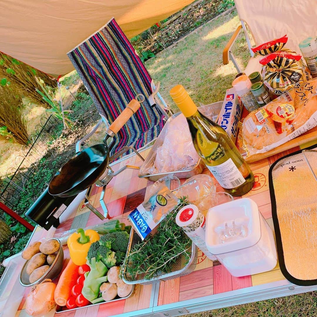 成瀬心美さんのインスタグラム写真 - (成瀬心美Instagram)「🐤 . . 今日は一日 れいちぇると 連載の撮影でしたぁ！！！ . . 今回のキャンプは 初の！ ダッチオーブンを使って！ 丸鶏のお料理を✨ . . 私はチーズフォンデュと カジキマグロのステーキ を作りましたよん☺️ . . 楽しかったなぁ✨ この様子は 2月発売のEX MAX SPを ご覧くださいまし☺️ . . #キャンプ #ダッチオーブン #cooking」12月20日 22時27分 - coco3ndazo