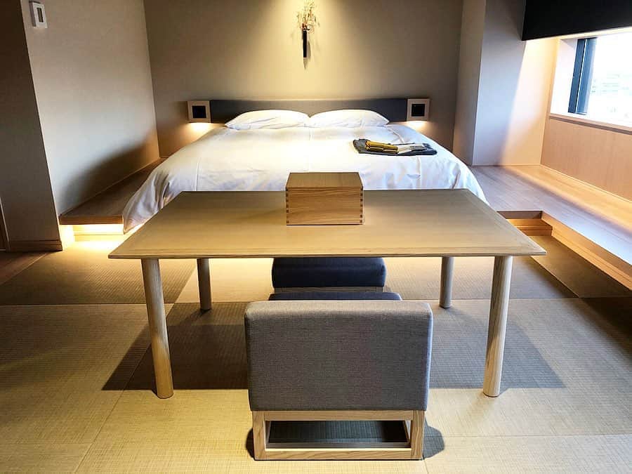 cieltripさんのインスタグラム写真 - (cieltripInstagram)「新宿のど真ん中に素敵な旅館が♡ 最上階には、箱根のお湯が楽しめる露天風呂もあり、新宿の夜景を眺めながら温泉に入れるなんて、なかなかのサプライズ😉  こういったホテルと旅館の良いとこ取りな、カジュアルなホテルは、外国人観光客から抜群にウケるだろうなぁと思います。  #新宿 #新宿五丁目  #由縁新宿 #yuenshinjuku  #ホテル朝食 #ホテルステイ #ホテル暮らし #温泉旅館 #デザイナーズホテル #日本旅遊 #和朝食 #おひとりさま #一人旅 #ひとりごはん」12月20日 22時24分 - cieltrip