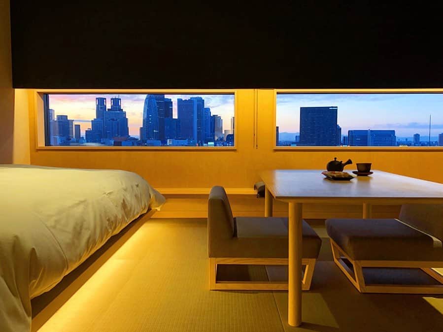 cieltripさんのインスタグラム写真 - (cieltripInstagram)「新宿のど真ん中に素敵な旅館が♡ 最上階には、箱根のお湯が楽しめる露天風呂もあり、新宿の夜景を眺めながら温泉に入れるなんて、なかなかのサプライズ😉  こういったホテルと旅館の良いとこ取りな、カジュアルなホテルは、外国人観光客から抜群にウケるだろうなぁと思います。  #新宿 #新宿五丁目  #由縁新宿 #yuenshinjuku  #ホテル朝食 #ホテルステイ #ホテル暮らし #温泉旅館 #デザイナーズホテル #日本旅遊 #和朝食 #おひとりさま #一人旅 #ひとりごはん」12月20日 22時24分 - cieltrip