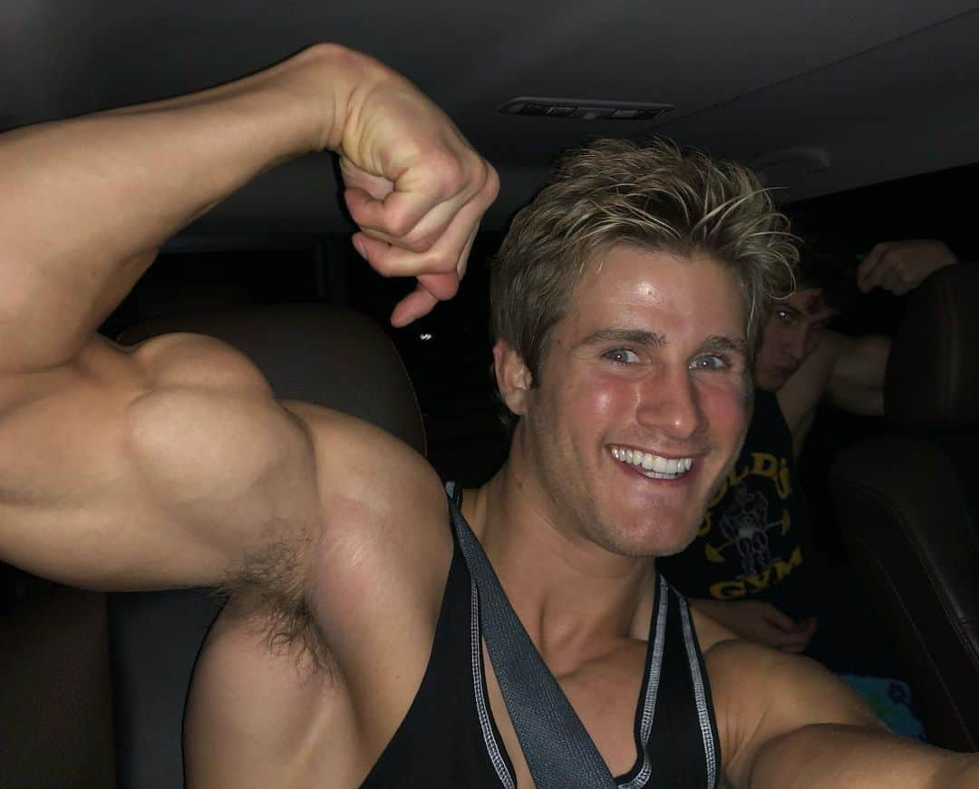 セージ・ノースカットさんのインスタグラム写真 - (セージ・ノースカットInstagram)「Hitting Guns 💪🏼」12月20日 13時53分 - supersagenorthcutt