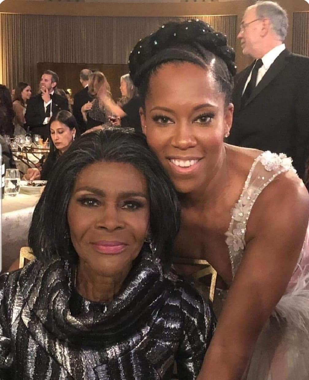 レジーナ・キングのインスタグラム：「Before I lay me down to sleep. I pray the lord her soul to keep. #livinglegend #CicelyTyson  grace personified 💜🙏🏽 Happy Worthday Ms. Tyson」