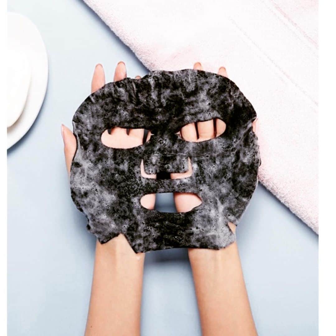 ロディアル Rodial Japanさんのインスタグラム写真 - (ロディアル Rodial JapanInstagram)「大人気のスネークバブルマスク💕 ⠀⠀ 竹炭配合のマスクが発泡し、こすらずにディープクレンジングが出来ます😬コラーゲン、セラミド、ビタミンAとE、ペプチドが豊富にブレンドすることにより、ハリとツヤのある美しい肌へと導きます。  プレゼントとしてもオススメアイテム😍😍😍 ⠀⠀ #Rodial #rodialskincare  #LuxurySkincare #BubbleMask #SheetMask #snakebubblemask #Snake #beauty #Skincare #Luxury #Bbloggers #followme #ロディアル #スキンケア美容 #コスメ #マスク #角質ケア #イギリスコスメ #ビューティー #ラグジュアリー」12月20日 14時36分 - rodialjp