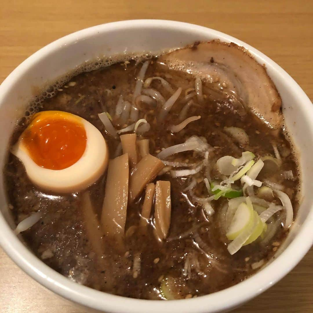 norimotoのインスタグラム：「本日の賄い🍜  新メニュー開発中😁  背脂チャッチャッつけ麺🍥#あんバター #カフェ #頂 #朝パン日誌 #背脂 #コーヒーゼリー #中板橋 #中板橋カフェ #つけ麺 #おやつ #ラーメン #開発中 #餃子」