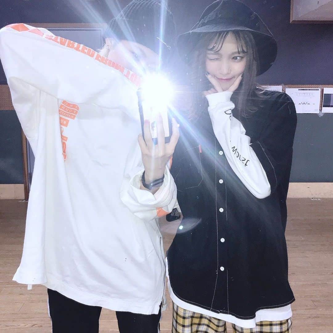 のインスタグラム：「﻿ ﻿ 最後に、久しぶりに、﻿ Pimm’sのライブコンビ炸裂します~~~﻿ ﻿ ﻿ ﻿ 自分たちなりに、精一杯たのしむ。 #えりさや﻿ ﻿ ﻿ ﻿ ﻿ ✔12/23(月) TSUTAYA O-EAST﻿ ﻿ Pimm's LIVE Tour 2019﻿ ~LOVE AND PSYCHO~﻿ supported by RAIZIN﻿ ﻿ ﻿ ﻿ ﻿ ﻿ #郡司服 #JayneK #vans #thrasher ﻿ #郡司英里沙 #pimms #ピムス #ぴむす﻿ #ストリート系女子﻿ #ストリートファッション﻿ #japaneseidol #idol #model #selfie ﻿ #kawaii #instagood #followme #me﻿ #팔로우 #셀피 #셀스타그램 #멋스타그램 #코디」