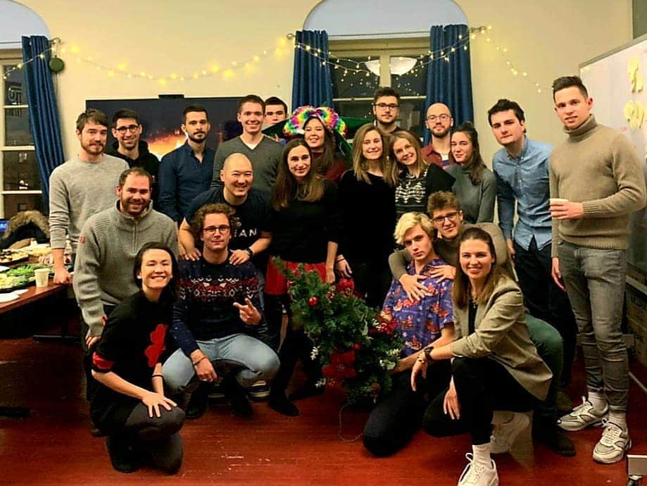 TAKAのインスタグラム：「今日は留学生会のHoliday party!! 楽しい話はもちろん、真面目に研究の話も出来る素敵な仲間達！ こんな素敵な仲間達と日々を過ごせるなんて最高！」