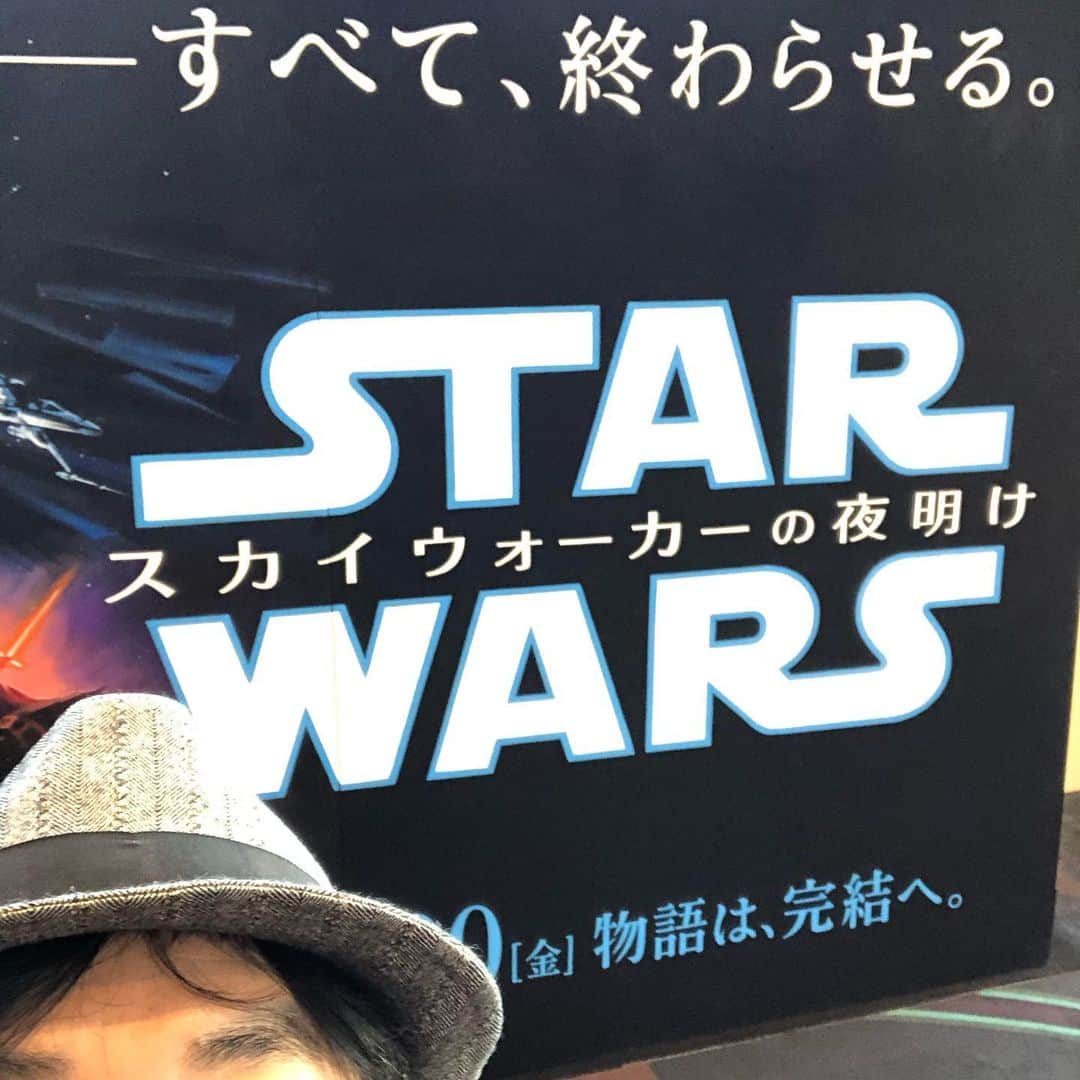 金剛地武志のインスタグラム：「今から見るぜ！その前に生牡蠣と天ぷらで、泡！スターウォーズ祭！」