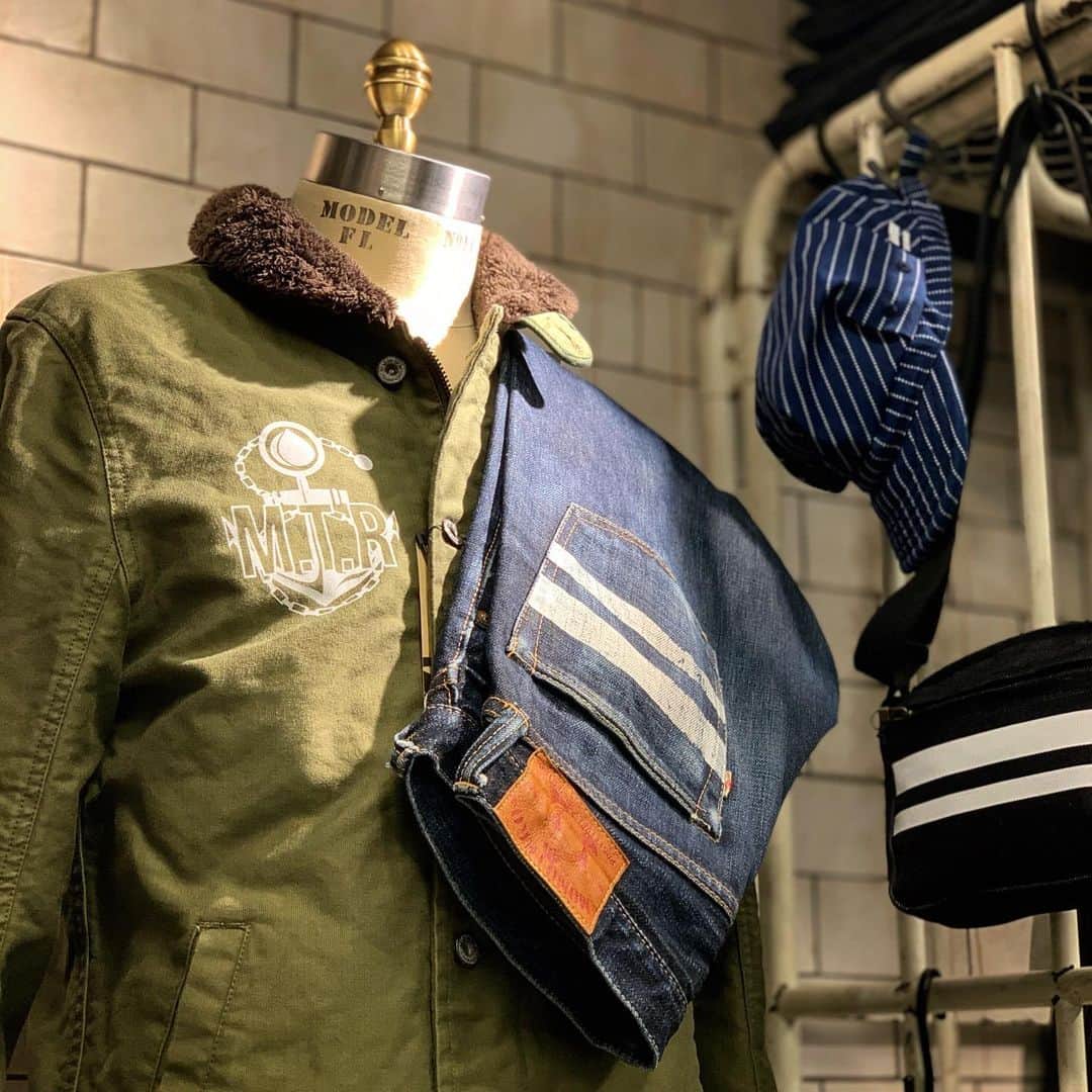 momotarojeansのインスタグラム：「03-128  N-1 JACKET SJ011  WORK CAP B-15  SHOULDER BAG 3 YEAR JEANS  #fadefriday#kojima #kurashiki #okayama #jeans #denim #denimday #denimporn #denimhead #selvedge #selvage #selvedgedenim #selvedgeforum #denimevolution #selvedgemurah #unionspecial #goingtobattle #madeinjapan #japanesedenim #fading #naturalfading #madebyhand #madeinjapan #jeanslife #vintagejeans #fade #selvedge #mensweardaily」