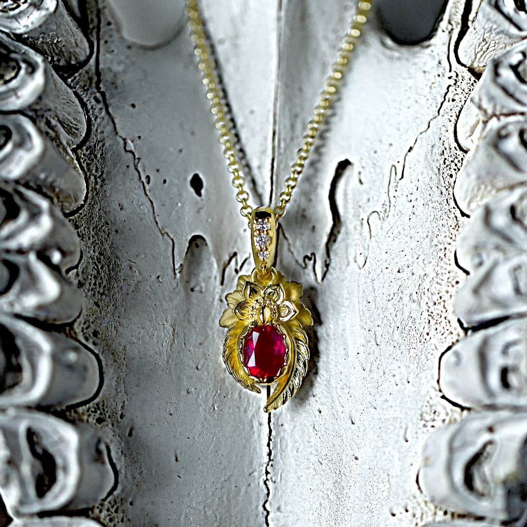 ブラッディマリーさんのインスタグラム写真 - (ブラッディマリーInstagram)「【Popular Jewejry pendant collection】  1P / Gospel w/diamonds  2P / Liyr w/diamonds  3P/ Byakko w/white sapphire /diamond  4P/ Suzaku w/red sapphire /diamond  #bloodymaryjewelry #bloodymary #jewelry #silver #fashion #jewelryporn #jewelrydesign #jewelrygram #accessory #accessories #silverjewelry #ブラッディマリー #シルバーアクセサリー #fashionjewelry #black #blackfashion #シルバー #アクセサリー #pendant #k18 #diamonds」12月20日 15時20分 - bloody_mary_official
