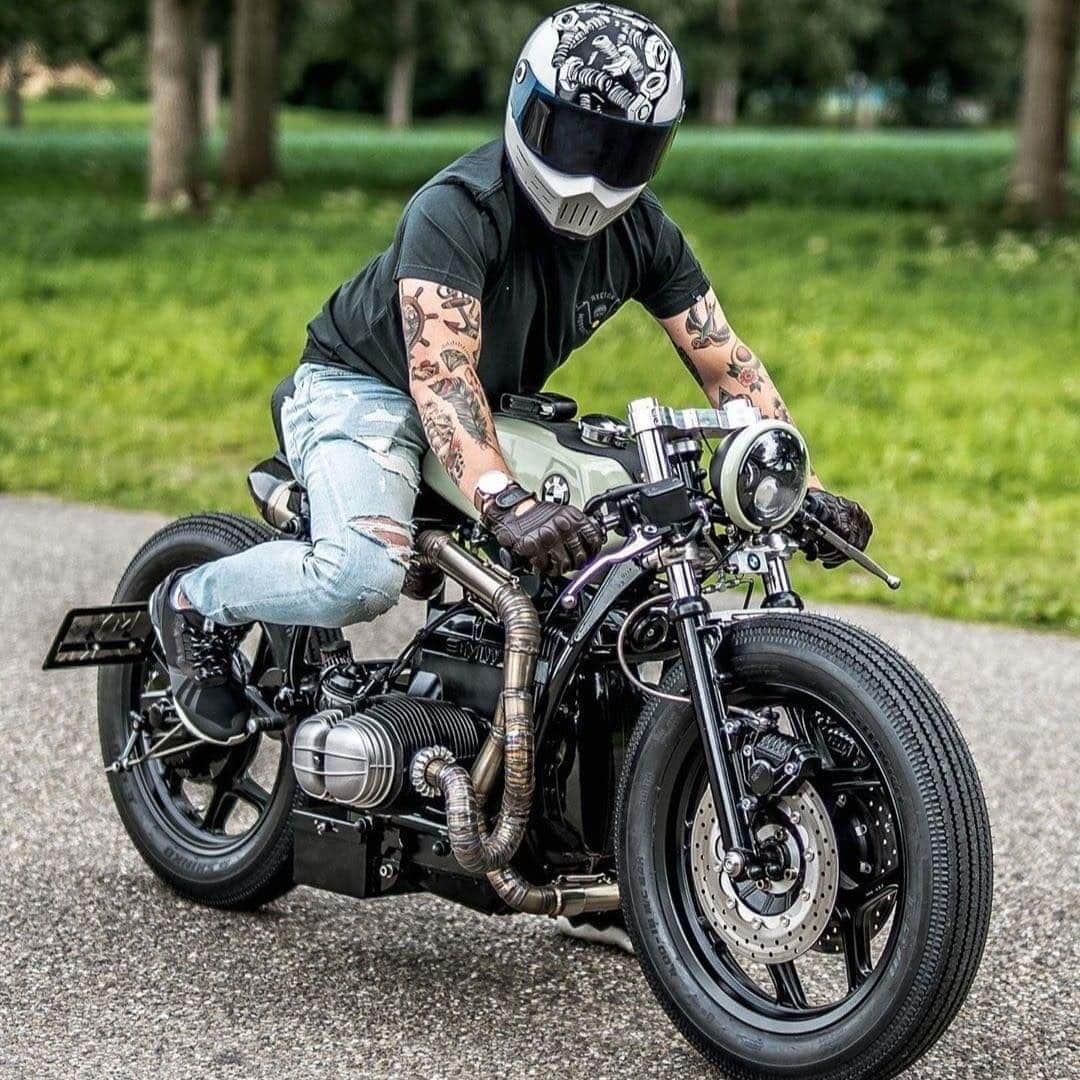 epidemic_motorsさんのインスタグラム写真 - (epidemic_motorsInstagram)「Via @saint_motors_ 📷 @paul_vanml 🔧⚒️⚙️ by @arjanvandenboom⁣ ⁣ #classicmotorcycle #caferacerculture #motorcycle #custommotorcycles #motorbike #caferacerstyle #classicbike #buildnotbought #builtnotbought #caferacerlife #caferacerlovers #madelikeagun #caferacersquad #caferacerbuild #caferacerdesign #streettriple #caferacerclub #dropmoto #caferacerofinstagram #custommotorcycle #caferacer ⁣⁣⁣⁣ #modernclassic #modernclassics #vintageclassics #caferacers #caferacersociety #caferacerdreams #yamahacaferacers #bmwr80 #bmwrninet」12月20日 15時30分 - epidemic_motors